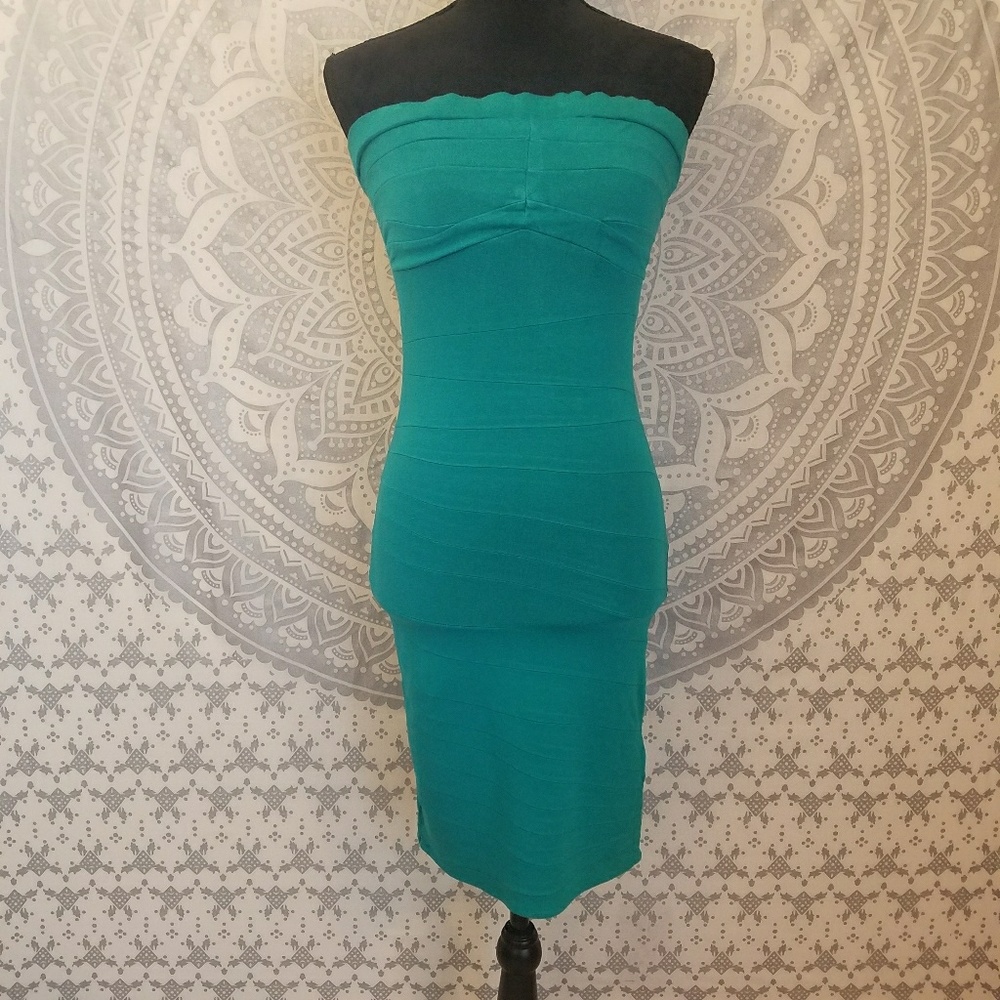 Sexy strapless dress!
